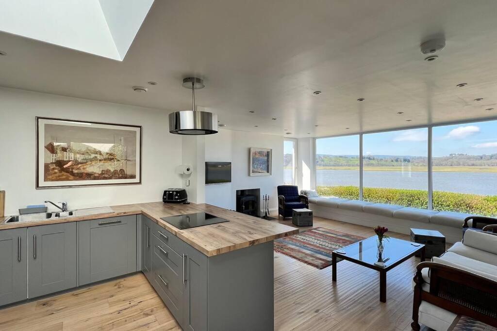 Shorepark - Waterfront Cottage With Stunning Views Dumfries Eksteriør bilde