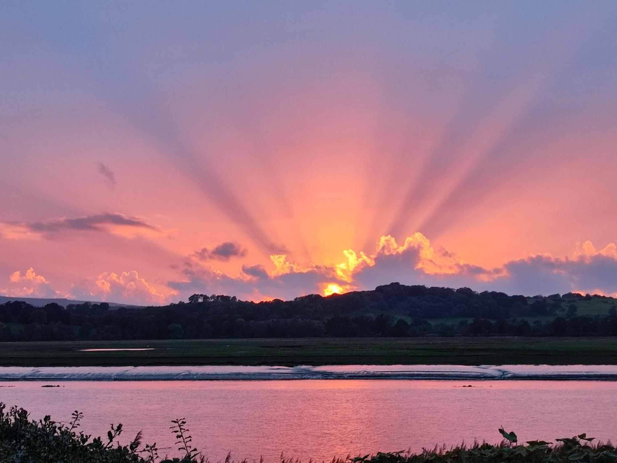 Shorepark - Waterfront Cottage With Stunning Views Dumfries Eksteriør bilde